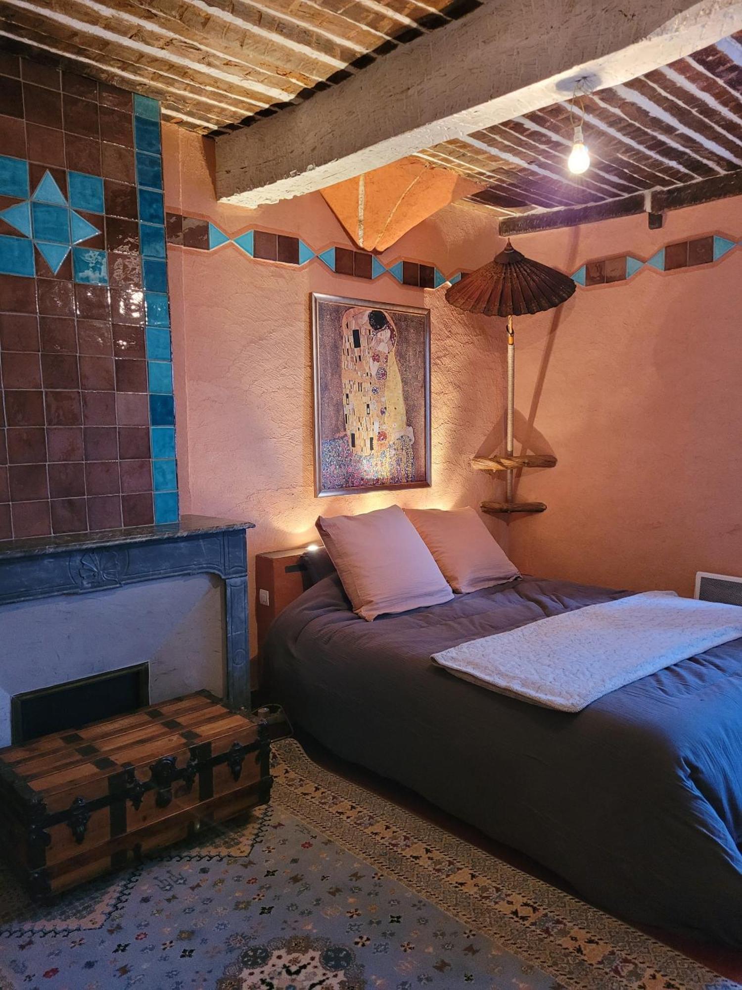 Au Puits De La Fontaine Hotell Tavernes Rom bilde