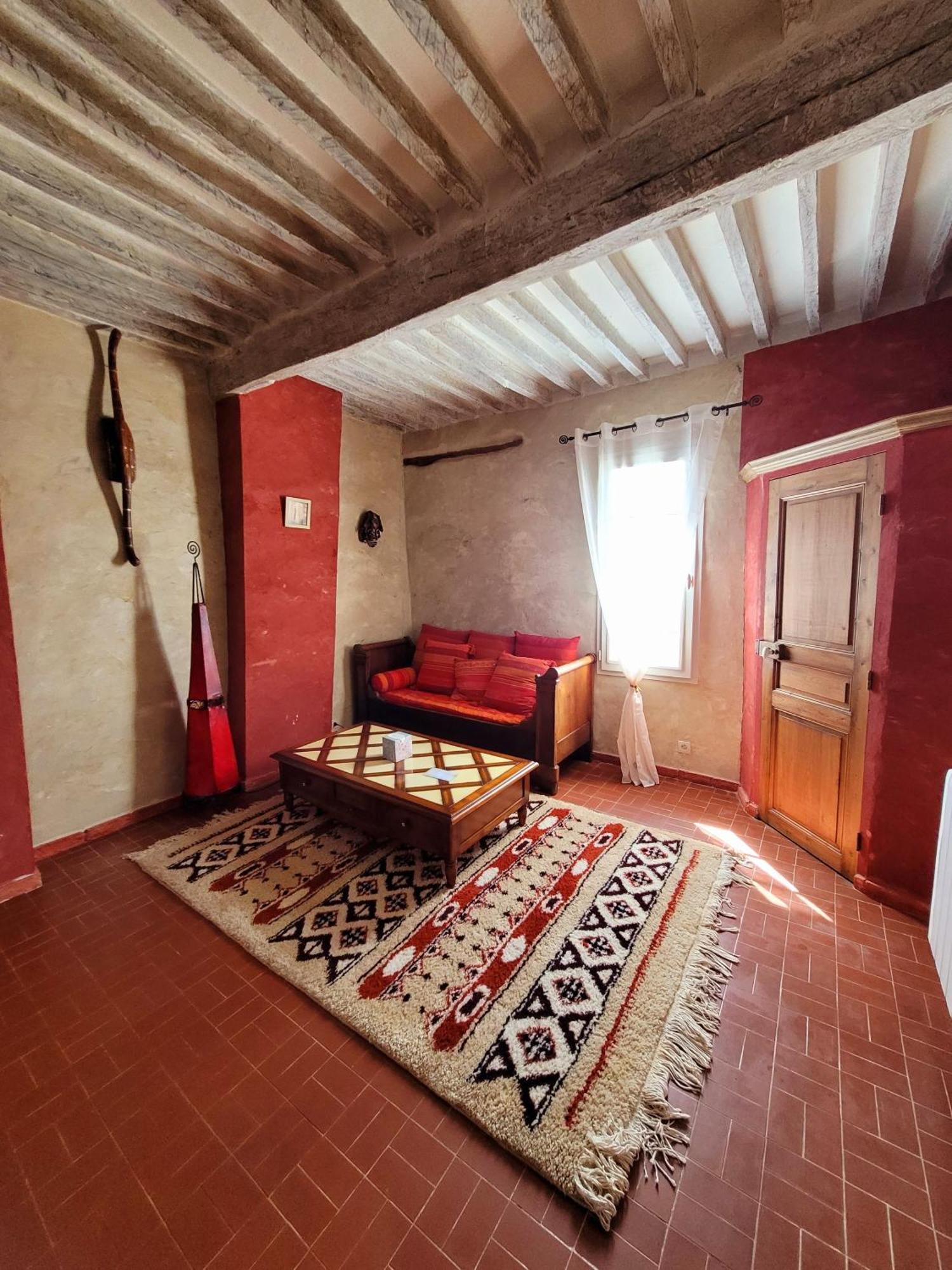 Au Puits De La Fontaine Hotell Tavernes Rom bilde