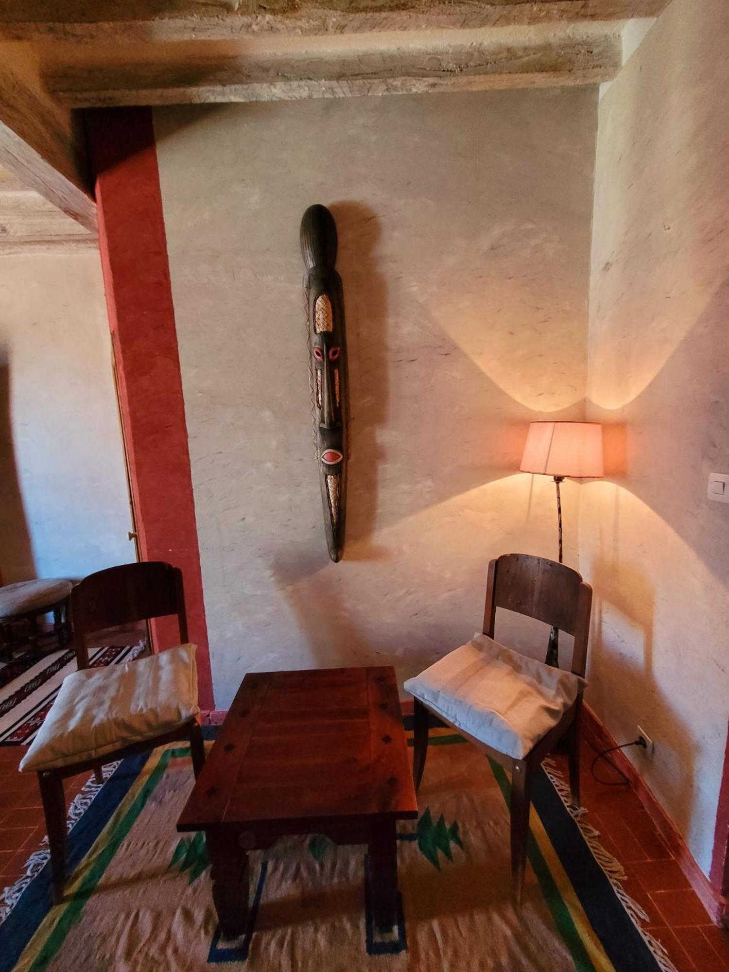 Au Puits De La Fontaine Hotell Tavernes Rom bilde