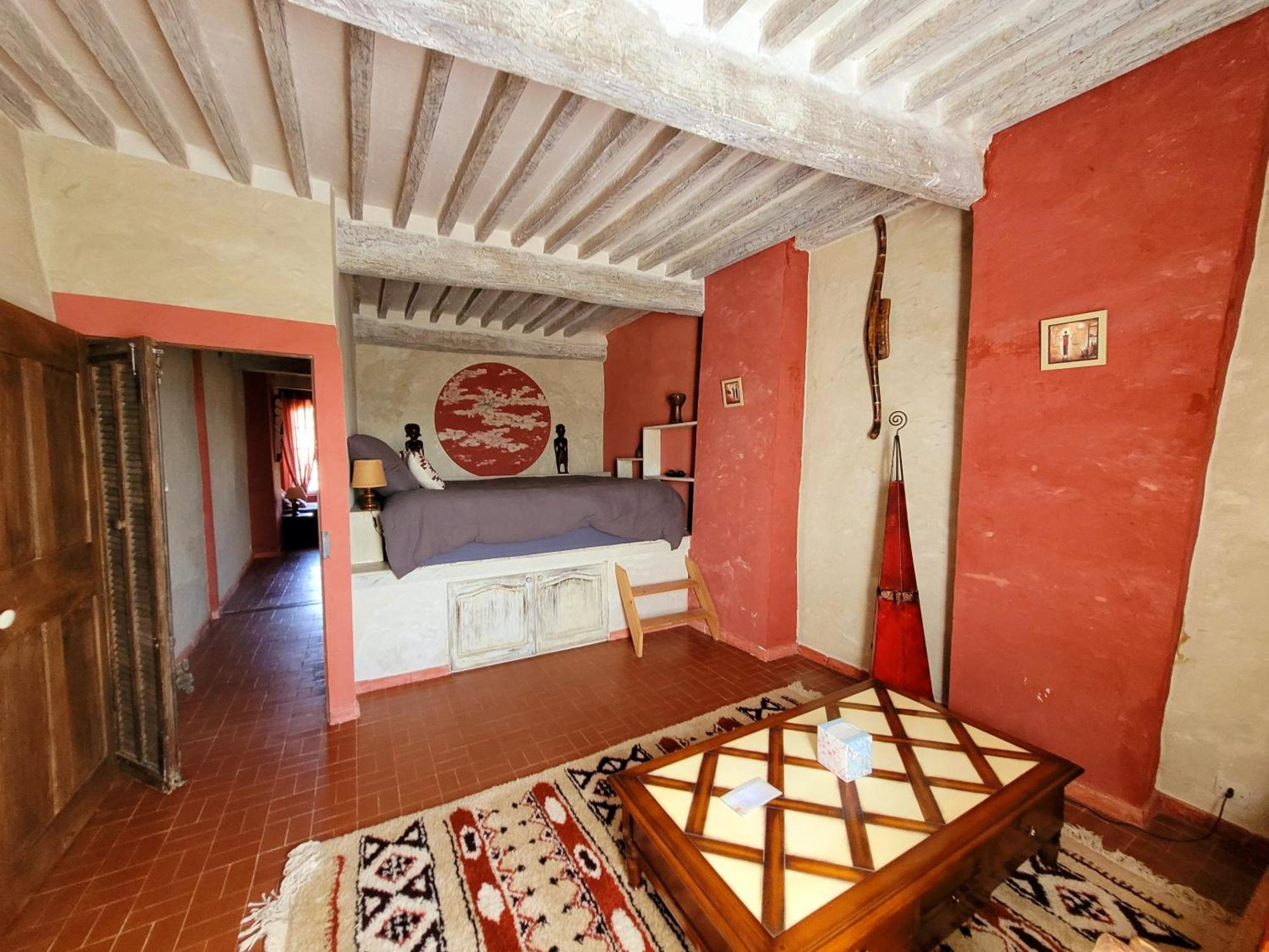 Au Puits De La Fontaine Hotell Tavernes Rom bilde