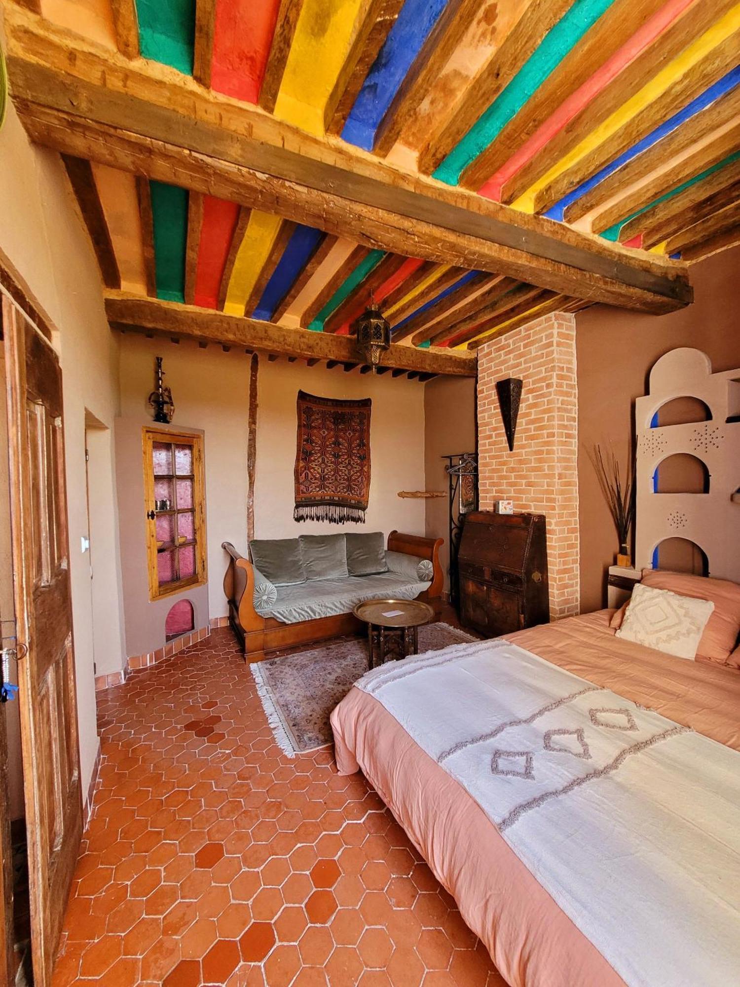 Au Puits De La Fontaine Hotell Tavernes Rom bilde
