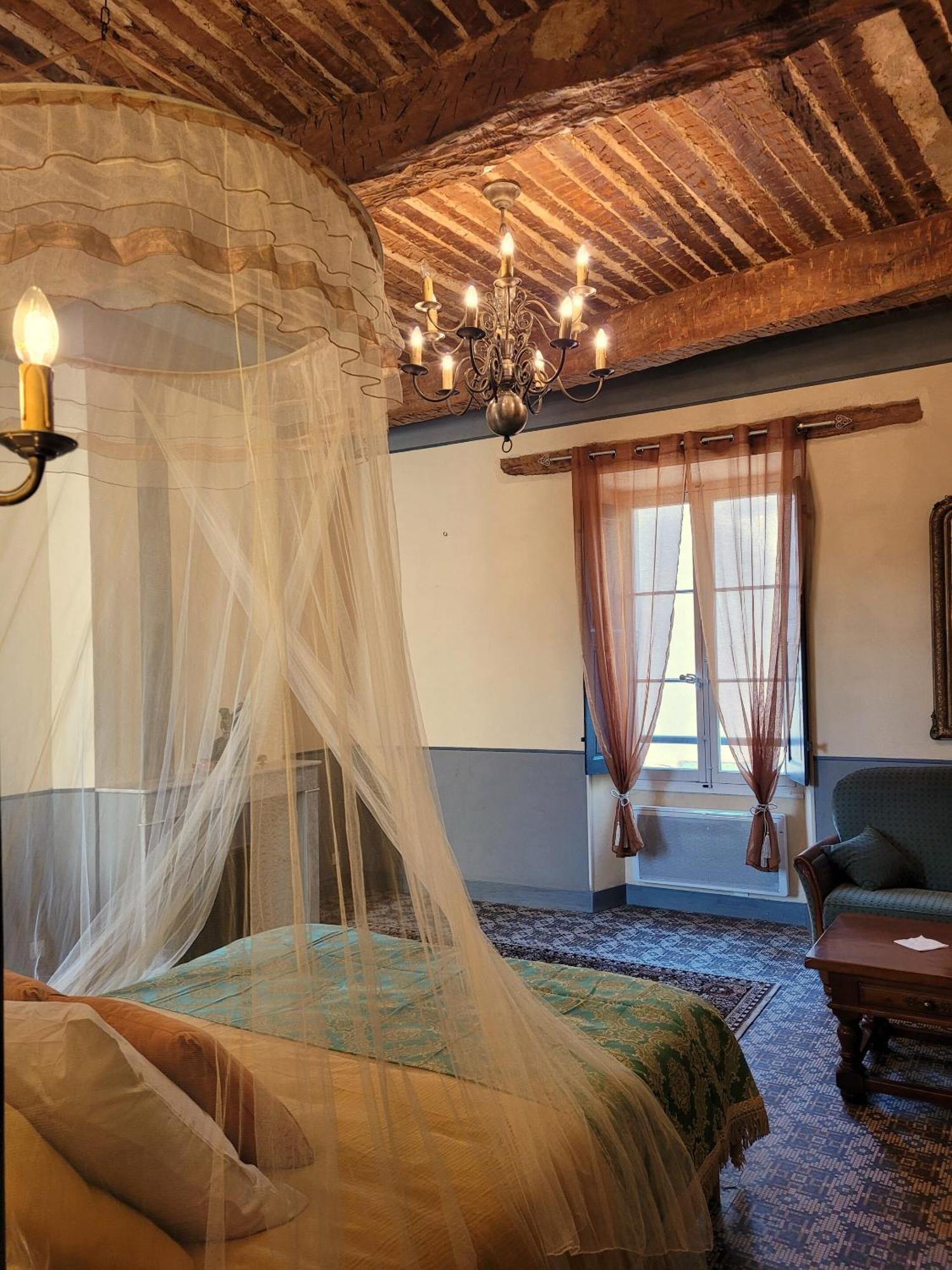 Au Puits De La Fontaine Hotell Tavernes Rom bilde