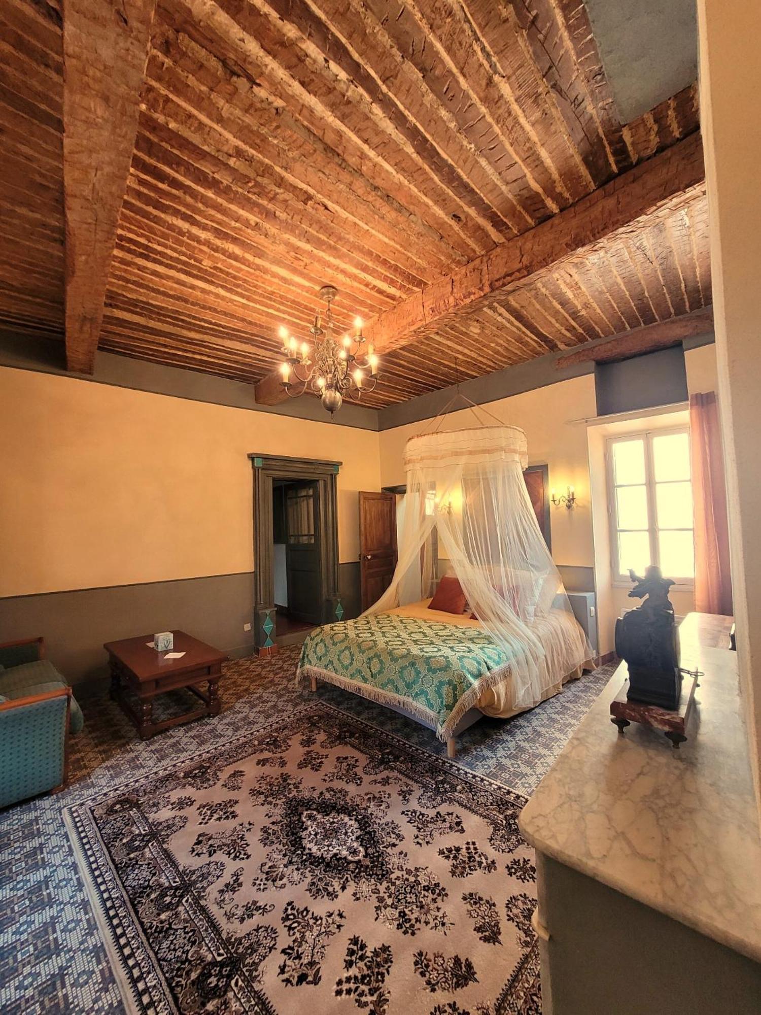 Au Puits De La Fontaine Hotell Tavernes Rom bilde