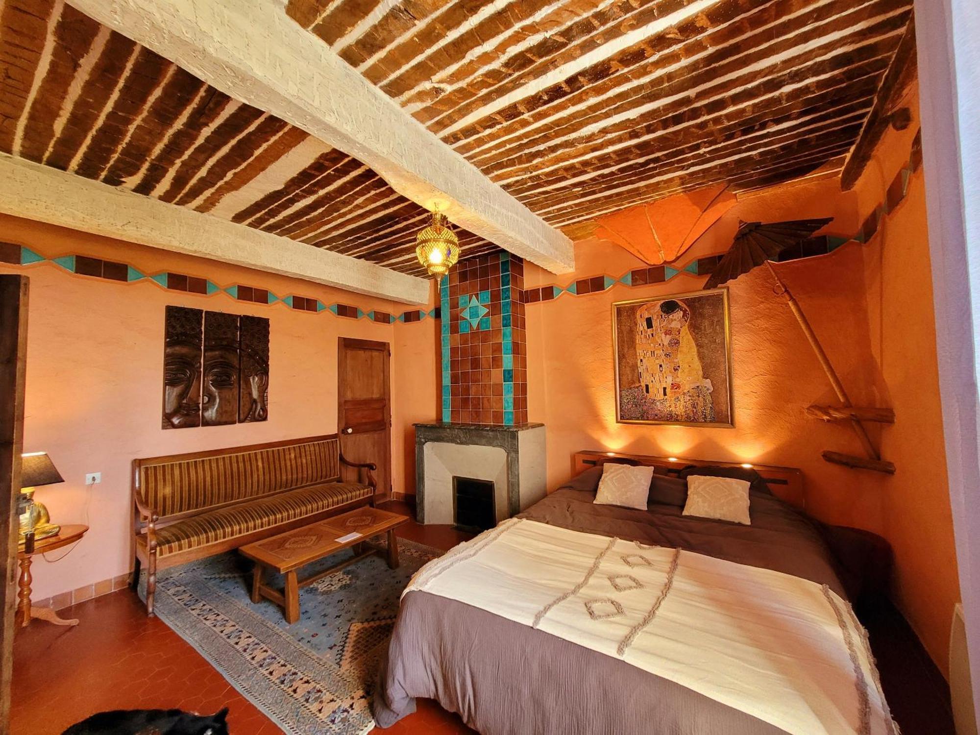 Au Puits De La Fontaine Hotell Tavernes Rom bilde