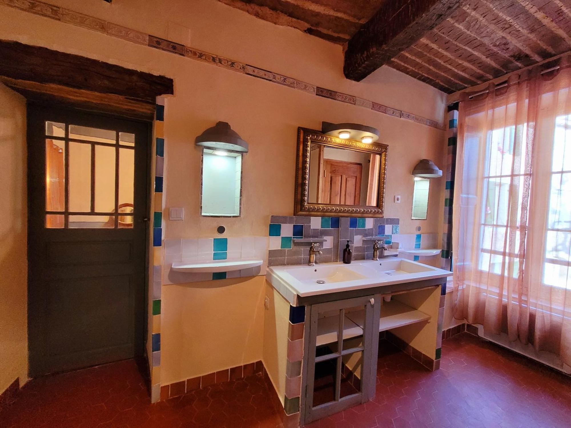 Au Puits De La Fontaine Hotell Tavernes Rom bilde