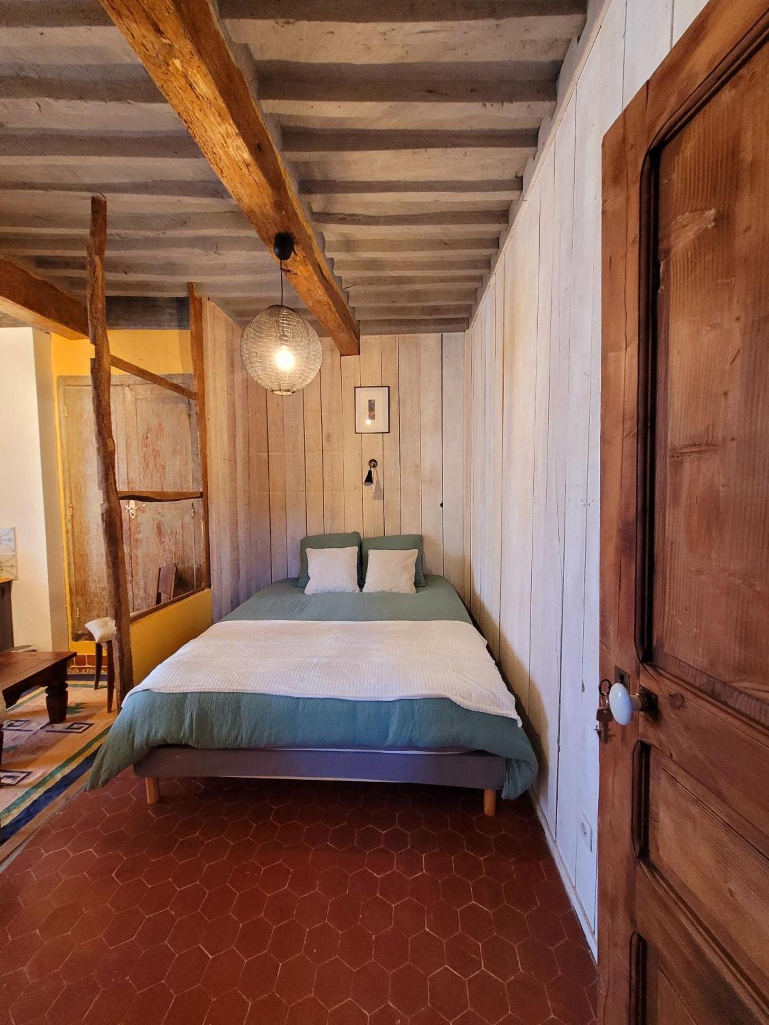 Au Puits De La Fontaine Hotell Tavernes Rom bilde